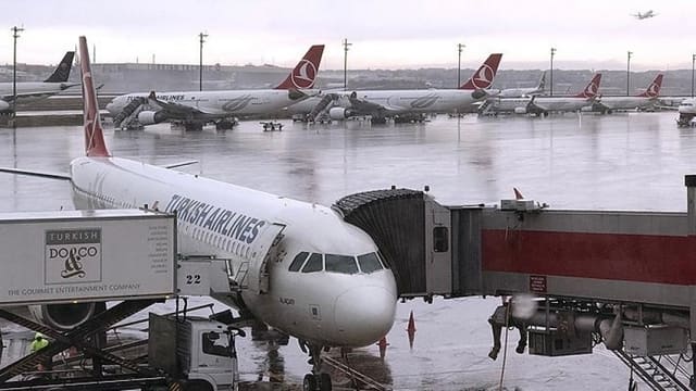 Güclü fırtına İstanbul hava limanlarında çətinlik yaradıb
