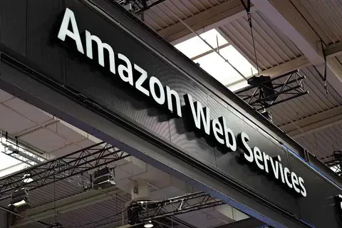 İran Bəhreyndəki "Amazon" məlumat mərkəzini hədəf aldığını iddia edib