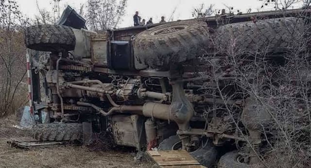 Ermənistanda hərbi avtomobil aşıb
