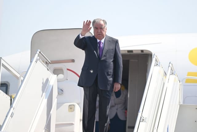 Tacikistan prezidenti Qırğızıstana səfərə yola düşüb