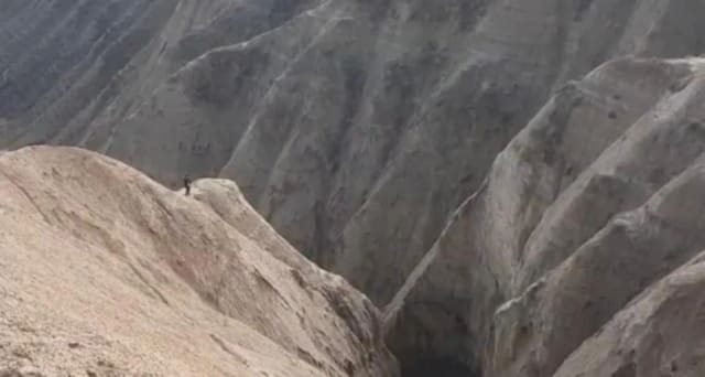 Kəlbəcərdə dərədə köməksiz qalan kişi xilas edilib