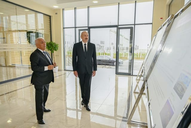 İlham Əliyev "Yeni Səngəçal" yarımstansiyasının açılışında iştirak edib