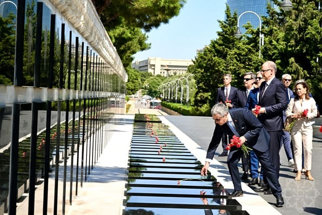Swiss Foreign Minister Ignazio Cassis Visits Martyrs' Lane in Baku