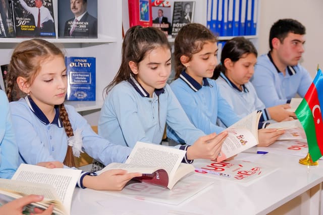 "Məktəblərdə IX sinifdən sonrakı tədris proqramı yenidən qurulmalıdır" – Ekspert