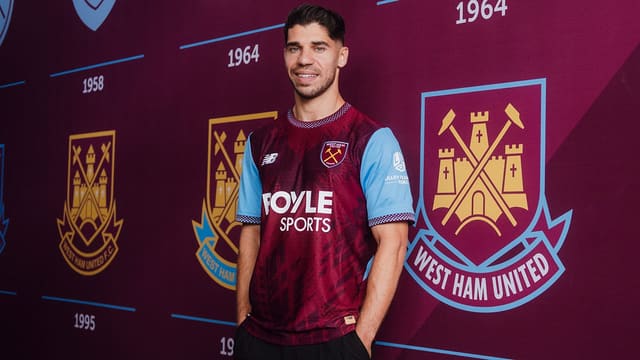 West Ham sign Tottenham forward