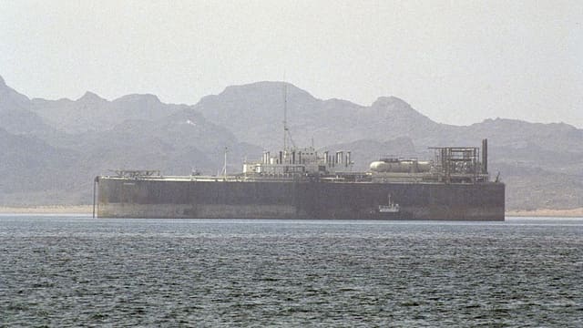 Oman körfəzində tanker və hərbçilərlə bağlı insident baş verib