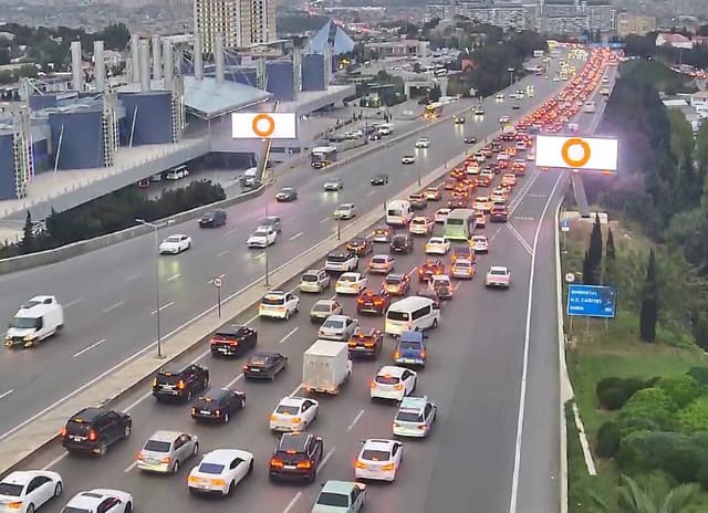 19 istiqamətdə tıxac müşahidə olunur - SİYAHI