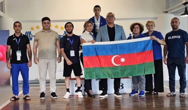 Azərbaycan atleti Avropa birinciliyində 3 medal qazandı