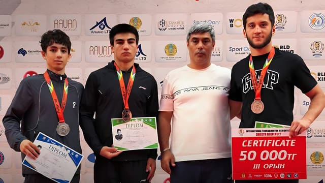 Azərbaycan boksçuları Qazaxıstanda 3 medal qazanıblar 