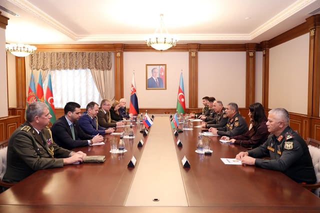 Azerbaijani Defense Minister Receives Slovak Delegation