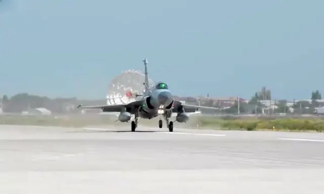 Azərbaycan və BƏƏ hərbi pilotları birgə təlimdə döyüş tapşırıqlarını dəqiqliklə yerinə yetiriblər