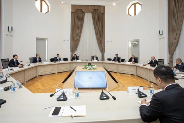 Azərbaycan və Çin Xəzərdə mümkün enerji layihələrini müzakirə edib