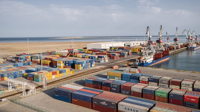 Bakı limanında konteyner daşınması  30% artıb
