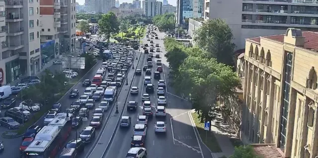 Bakıda bəzi yollarda sıxlıq yaranıb - SİYAHI
