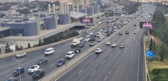 Bakıda hazırda sıxlıq müşahidə olunan yollar açıqlanıb