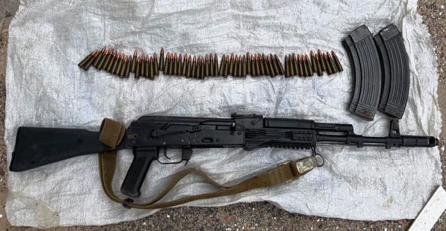 Bakıda torpağa basdırılmış avtomat tapılıb