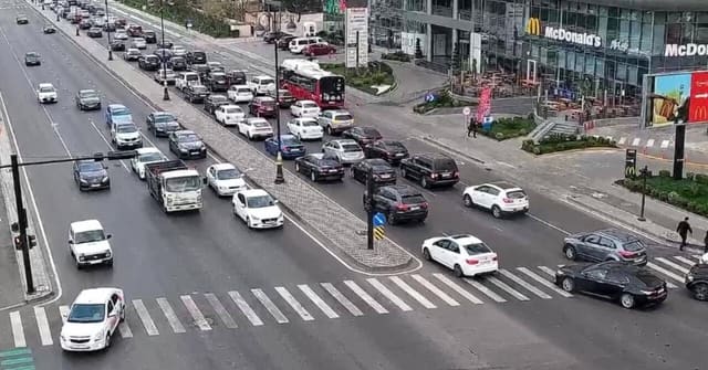 Bakının bir sıra yollarında tıxac yaranıb - SİYAHI