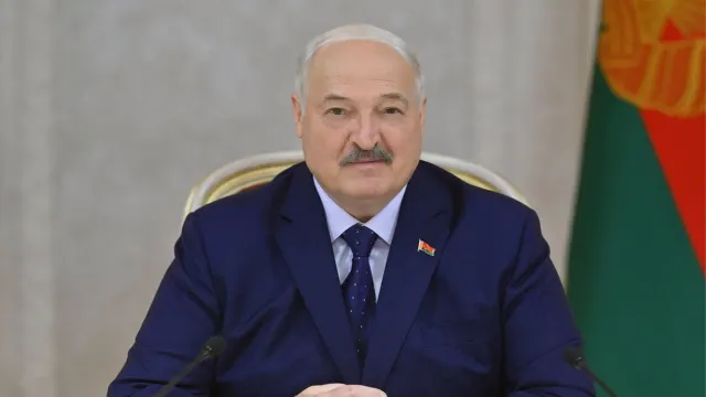 Belarus prezidenti Türkmənistana səfərə yola düşüb