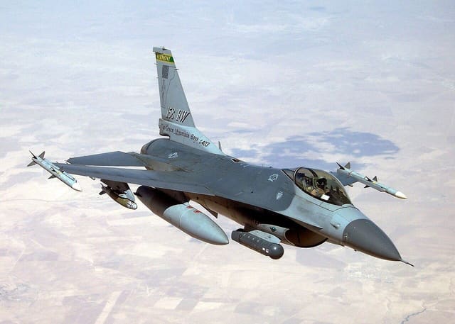 Belçika ilin sonunadək Ukraynaya 10 F-16 verəcək