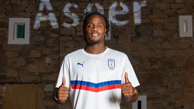 Former Chelsea striker joins Saudi Arabian club