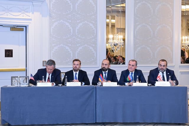 Ceyhun Bayramov TRIPP layihəsinin regional bağlantılılıq və sülh üçün əhəmiyyətindən danışıb