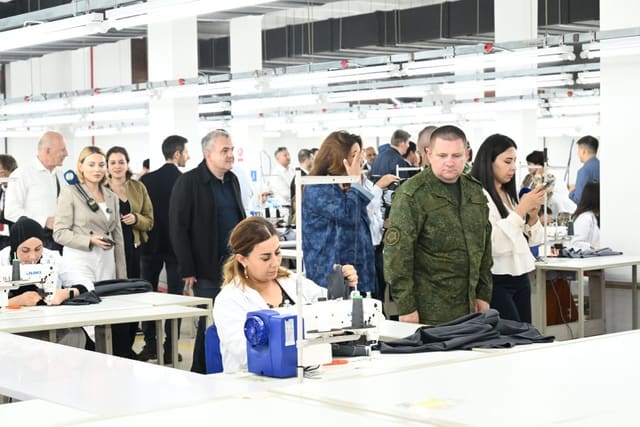 Diplomatik korpusun nümayəndələri Xankəndi tikiş fabrikində olublar