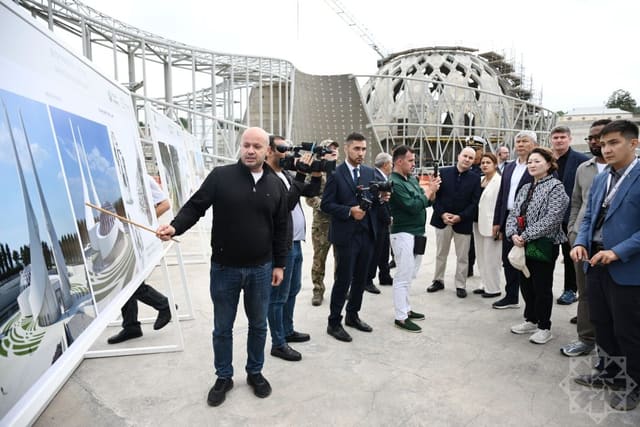 Diplomatik korpusun nümayəndələri  yeni Şuşa məscidinin tikintisi ilə tanış olub