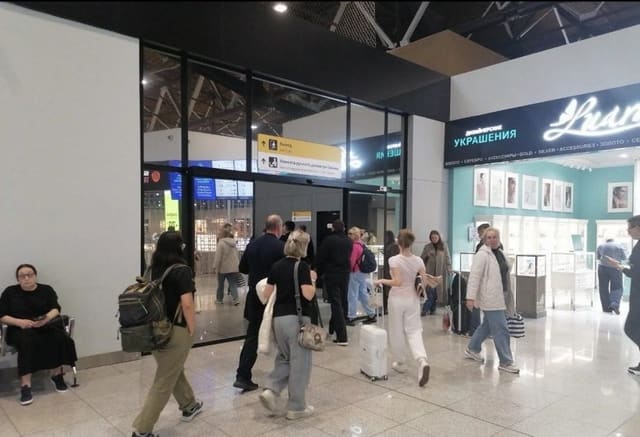 Dohadan Moskvaya ucan təyyarə Bakıya yönləndirilib