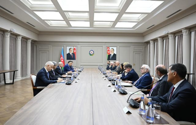 Əli Əsədov beynəlxalq və xarici ölkələrin paralimpiya komitələrinin rəhbər şəxsləri ilə görüşüb