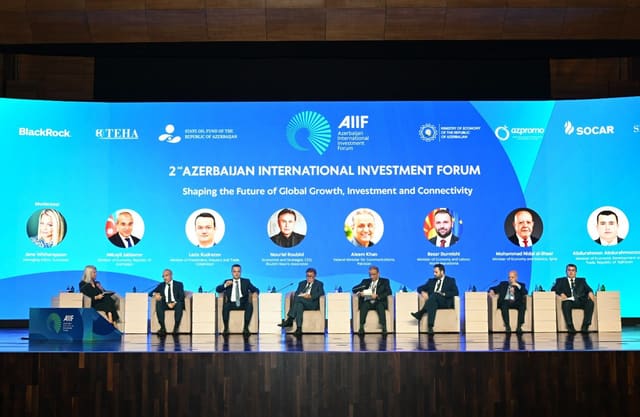 İkinci Azərbaycan Beynəlxalq İnvestisiya Forumunda Azərbaycanın regionlar arasında strateji keçid kimi rolu müzakirə olunub
