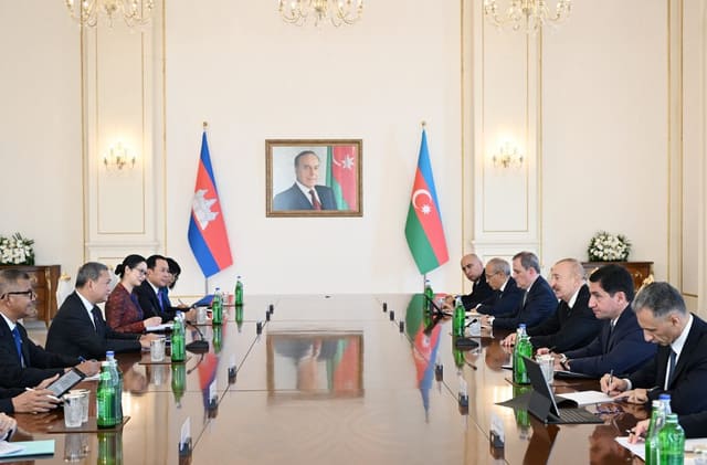 Ilham Aliyev holds expanded meeting with Prime Minister of Cambodia