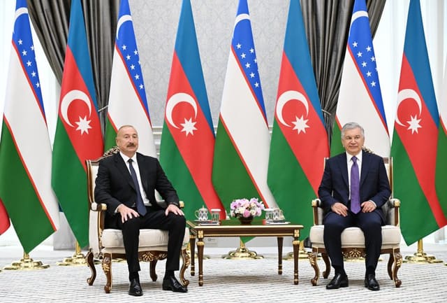 İlham Əliyevin Özbəkistan Prezidenti ilə təkbətək görüşü olub