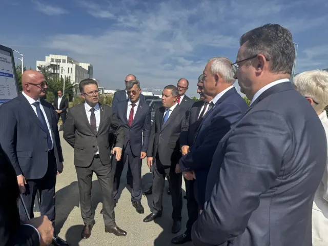 İqor Sergeyenkon Ağdamda aqroşəhərciyin tikintisinin gedişatı ilə tanış olub