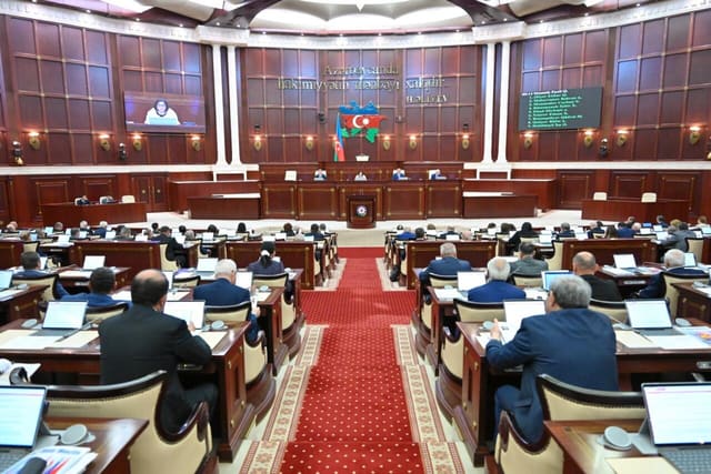 Milli Məclisin payız sessiyasının növbəti plenar iclası başlayıb