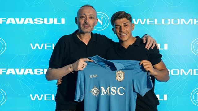 Napoli signs Italy midfielder Favasuli on loan