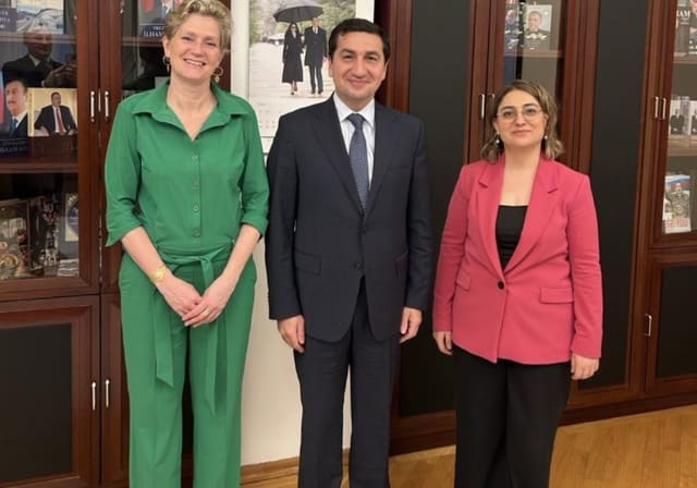 Niderland XİN rəhbərinin Azərbaycana səfəri Hikmət Hacıyevlə müzakirə olunub