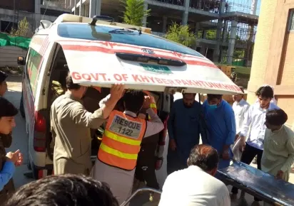 Pakistanda mikroavtobus dərəyə aşıb, 6 nəfər ölüb