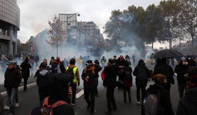 Parisdə qarşıdurmalardan sonra 300-dən çox şəxs məhkəməyə çıxarılıb