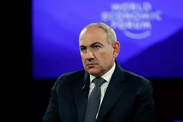 Paşinyan Türkmənistana səfərə yola düşüb