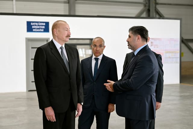 Prezident Qaradağ rayonunda kağız və gigiyenik məhsulların istehsalı müəssisəsinin açılışında iştirak edib