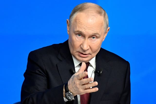 Putin Rusiya Silahlı Qüvvələrinin şəxsi heyətinin sayını artırıb