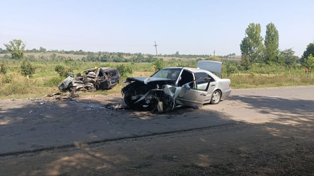 Qazaxda iki avtomobil toqquşub, 3 nəfər ölüb