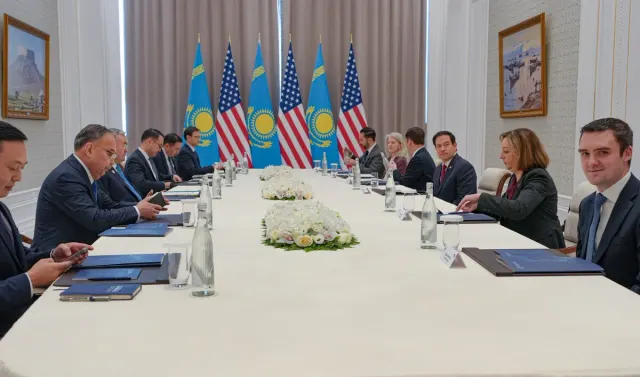 Rubio Qazaxıstanın XİN rəhbəri ilə müzakirə aparıb