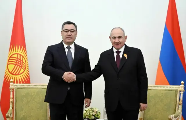 Sadır Japarov Paşinyanla görüşüb