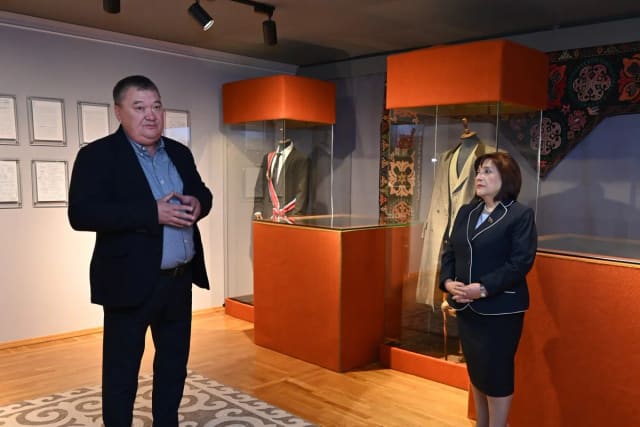 Sahibə Qafarova Bişkekdə "Ata-Beyit" Memorial Kompleksini və Çingiz Aytmatovun ev-muzeyini ziyarət edib