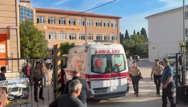 Türkiyədə liseyə hücum nəticəsində 8 şagird yaralanıb, şübhəli saxlanılıb - YENİLƏNİB