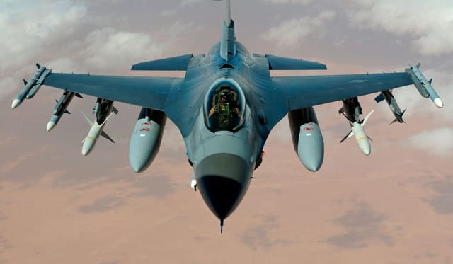 Ukrayna yaxın günlərdə F-16 qırıcıları üçün sursat alacaq