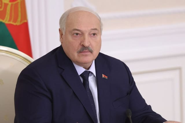 Lukaşenko 22 nəfərin əfv edilməsi barədə fərman imzalayıb