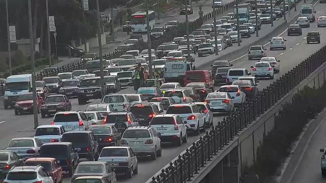 Bakının bir sıra yollarında nəqliyyatın sıxlığı yaranıb