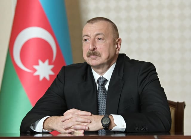 İlham Əliyev BƏƏ Prezidentini  təbrik edib